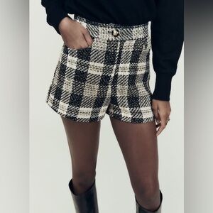 Zara Textured Weave Plaid Shorts (S) in Ecru/Black
REF 2214/120